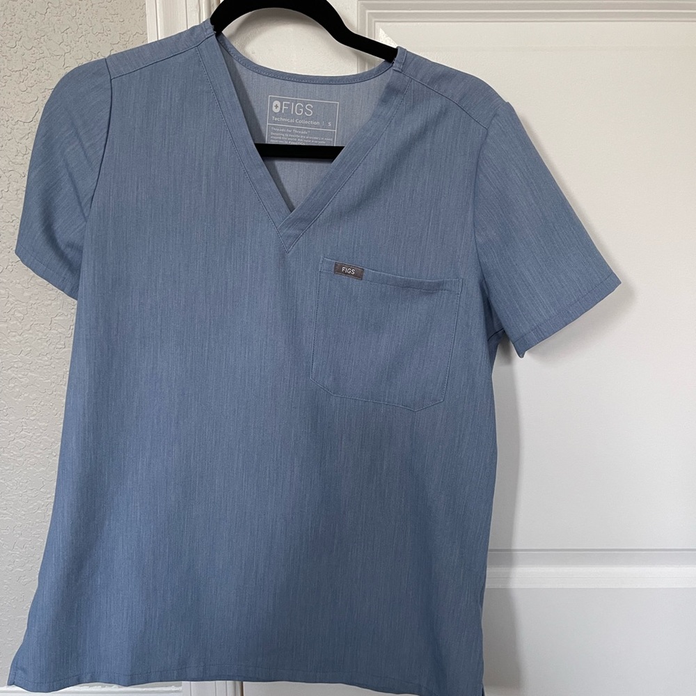 Figs in chambray blue sm Top & Med Bottoms